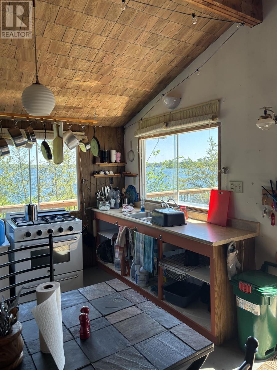 JO176 SHOAL LAKE, LAKE OF THE WOODS - 25