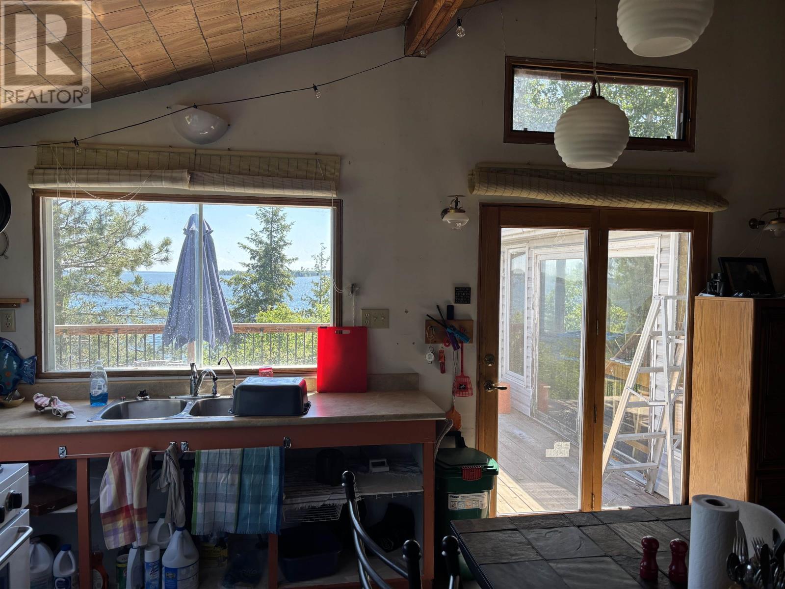 JO176 SHOAL LAKE, LAKE OF THE WOODS - 27