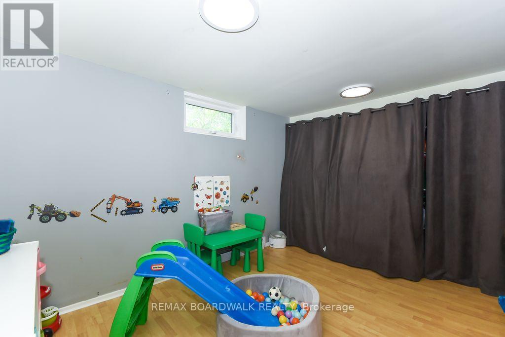#205 1760 CABARET LANE - 29