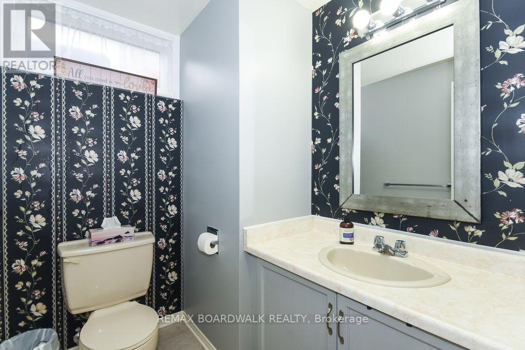 #205 1760 CABARET LANE - 31