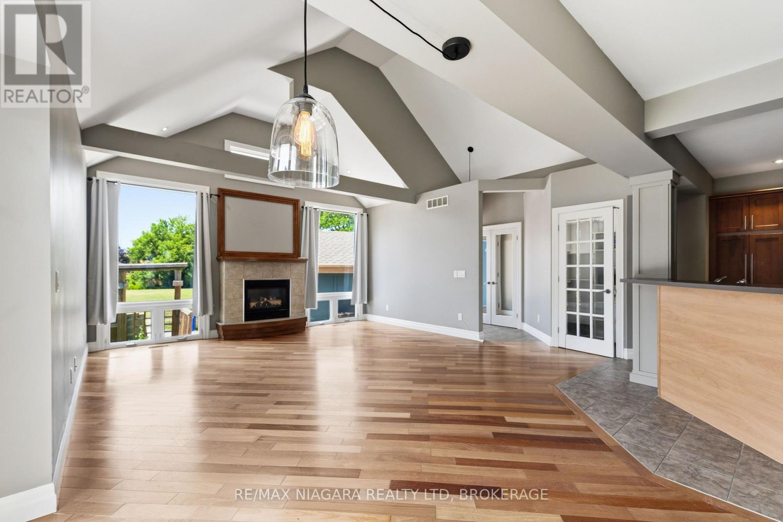 291 VINE STREET - 11
