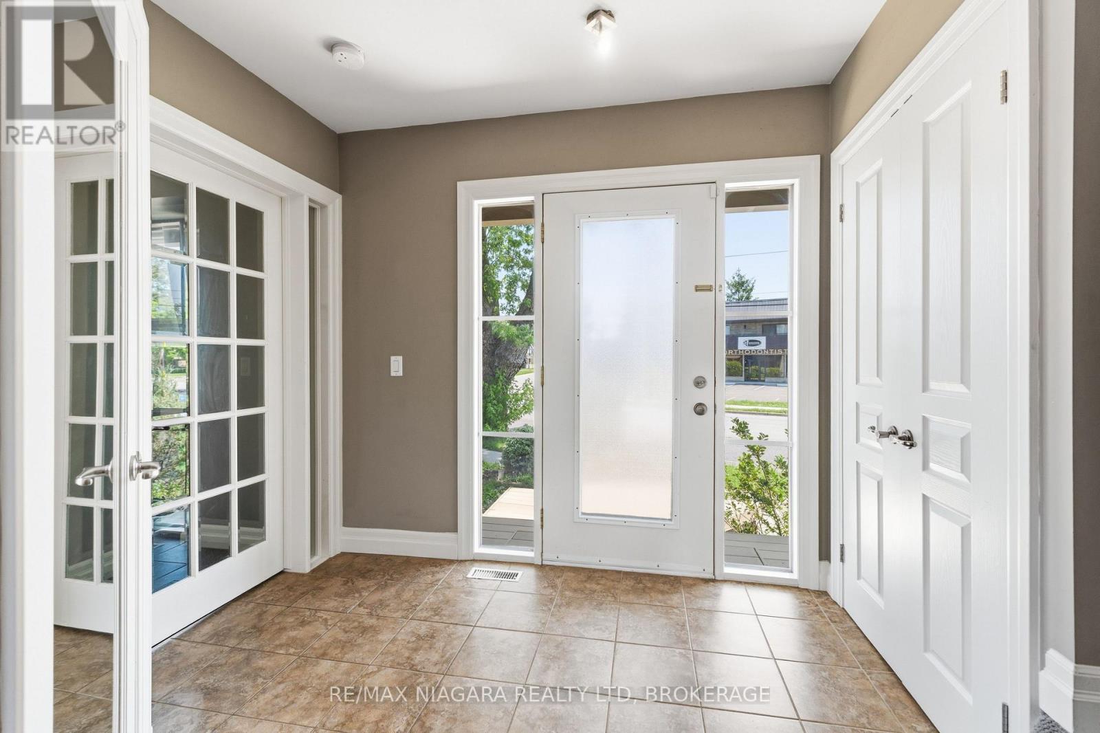 291 VINE STREET - Image 3