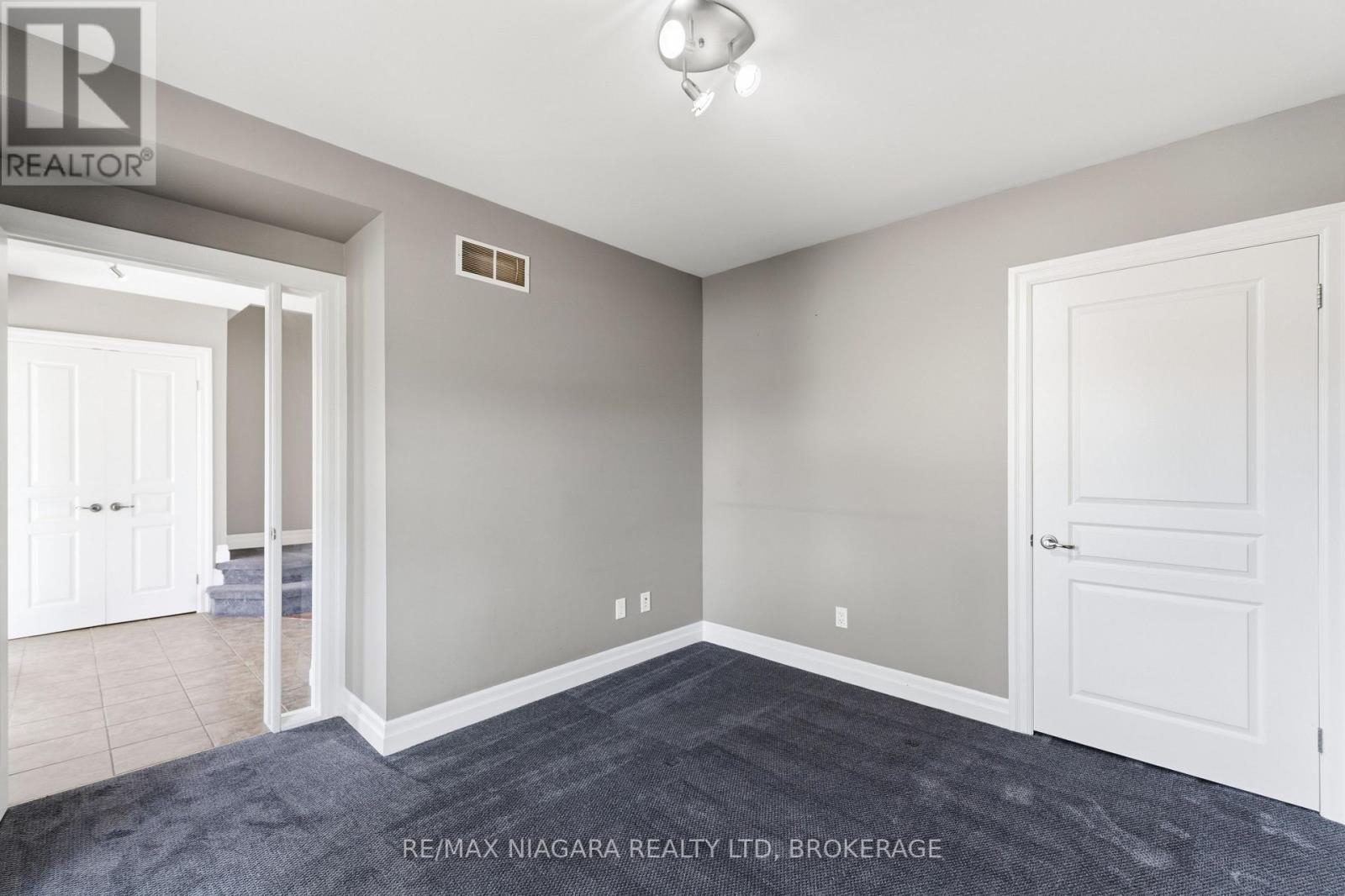 291 VINE STREET - 8