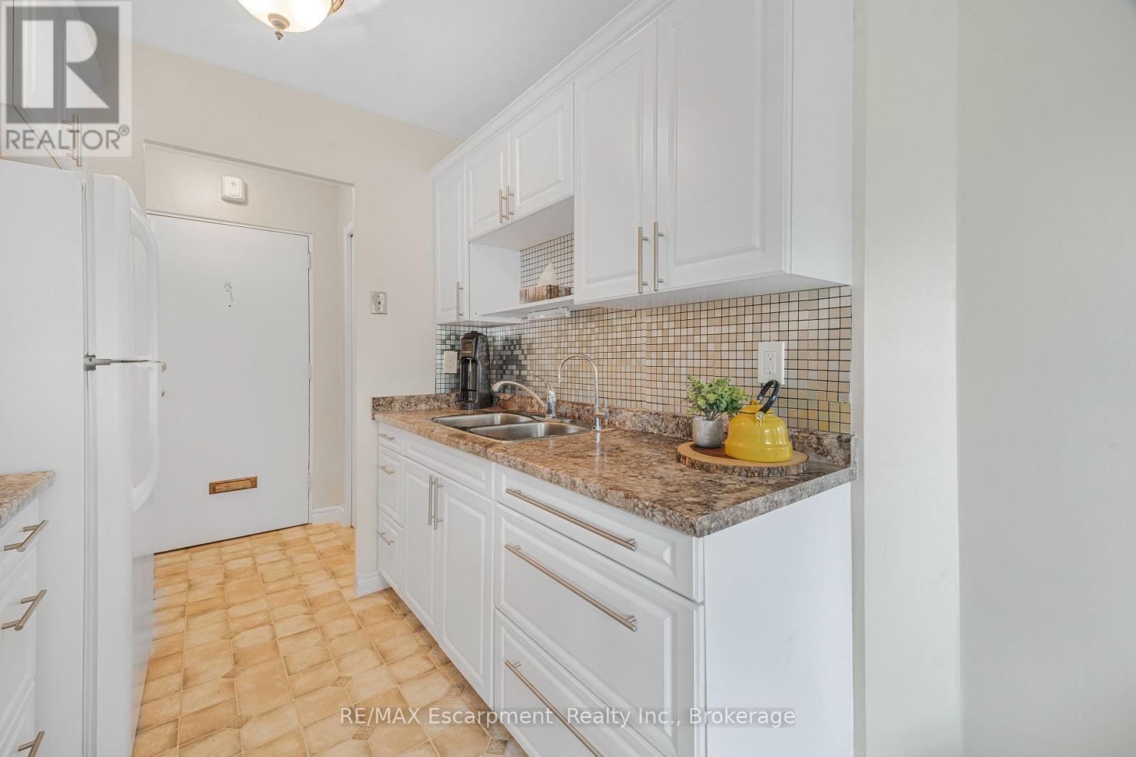 #203 485 THOROLD ROAD - 6