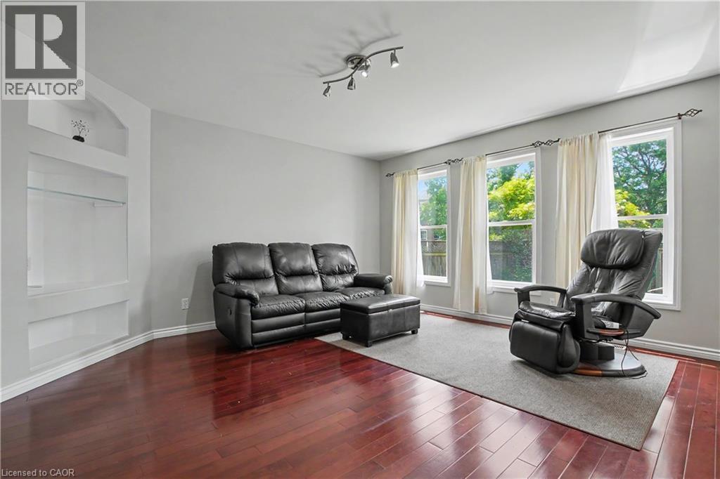 24 GOREING Street - 19