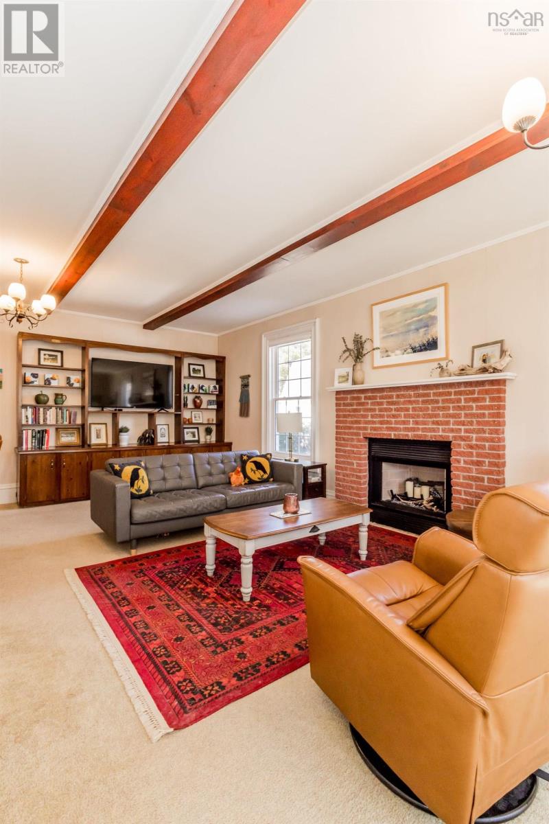 1303 Highway 201 - 24