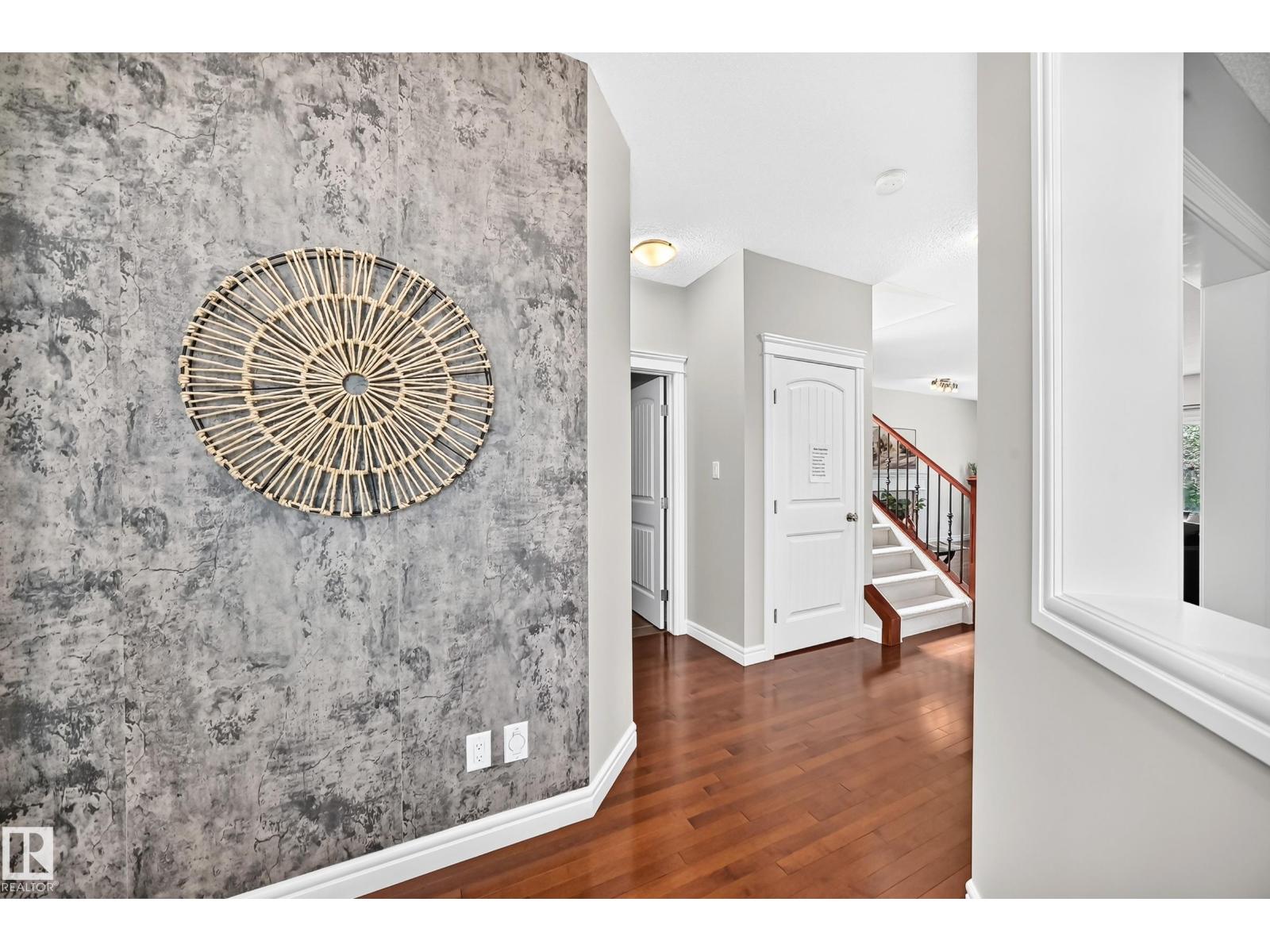 1330 114B St SW photo 3 — MLS® E4496853