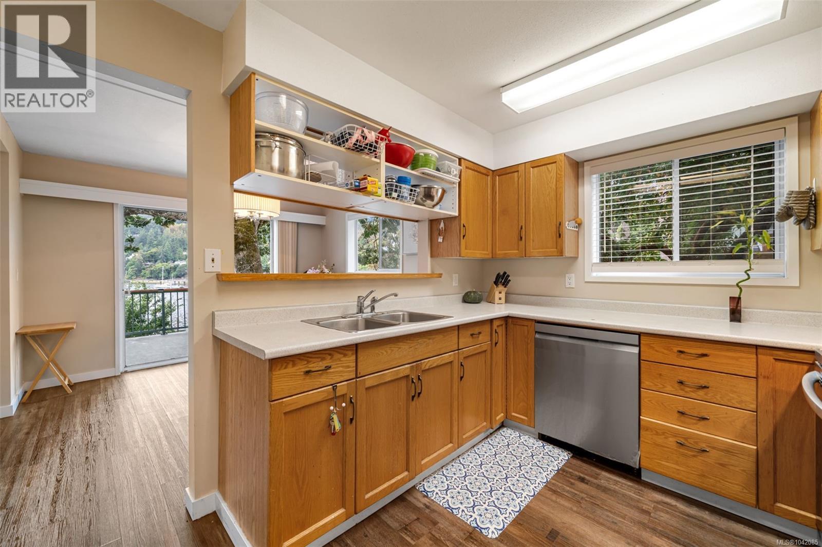 936 Arbutus Ave - 13