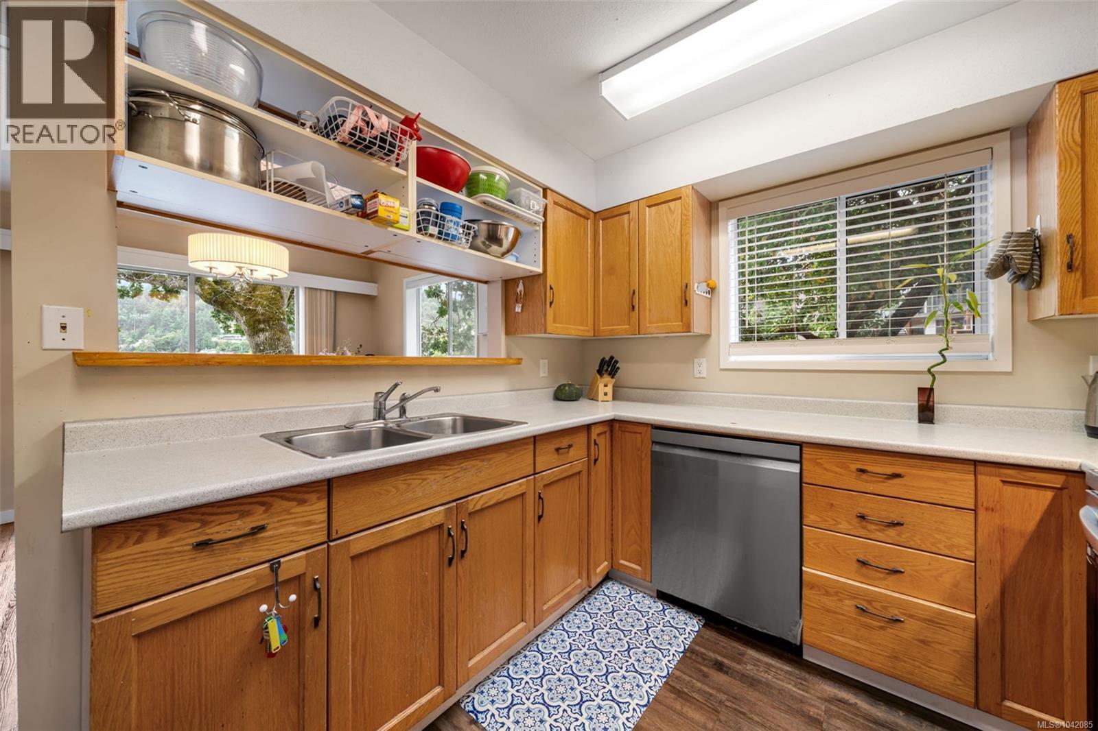 936 Arbutus Ave - 14