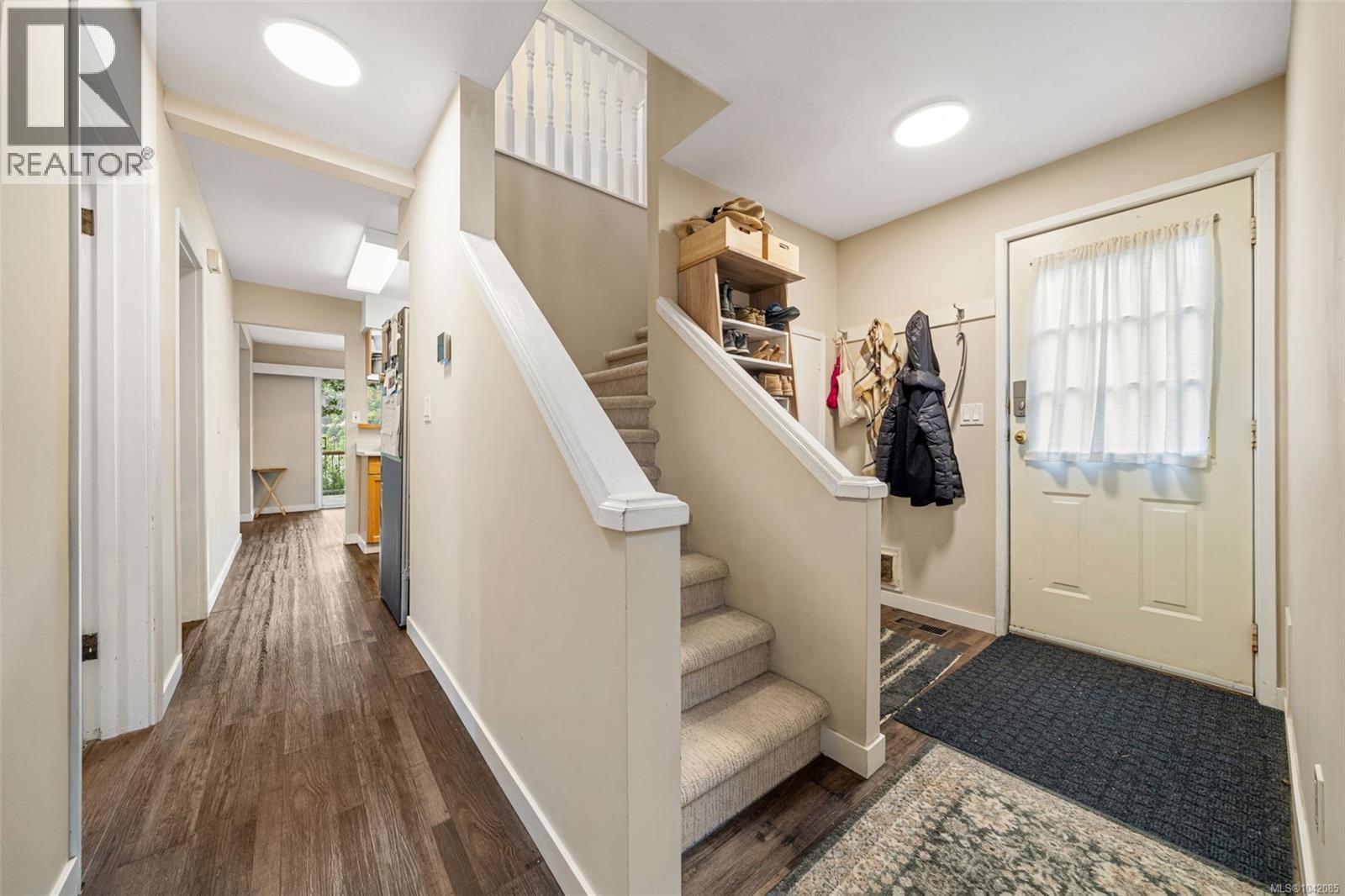 936 Arbutus Ave - 16