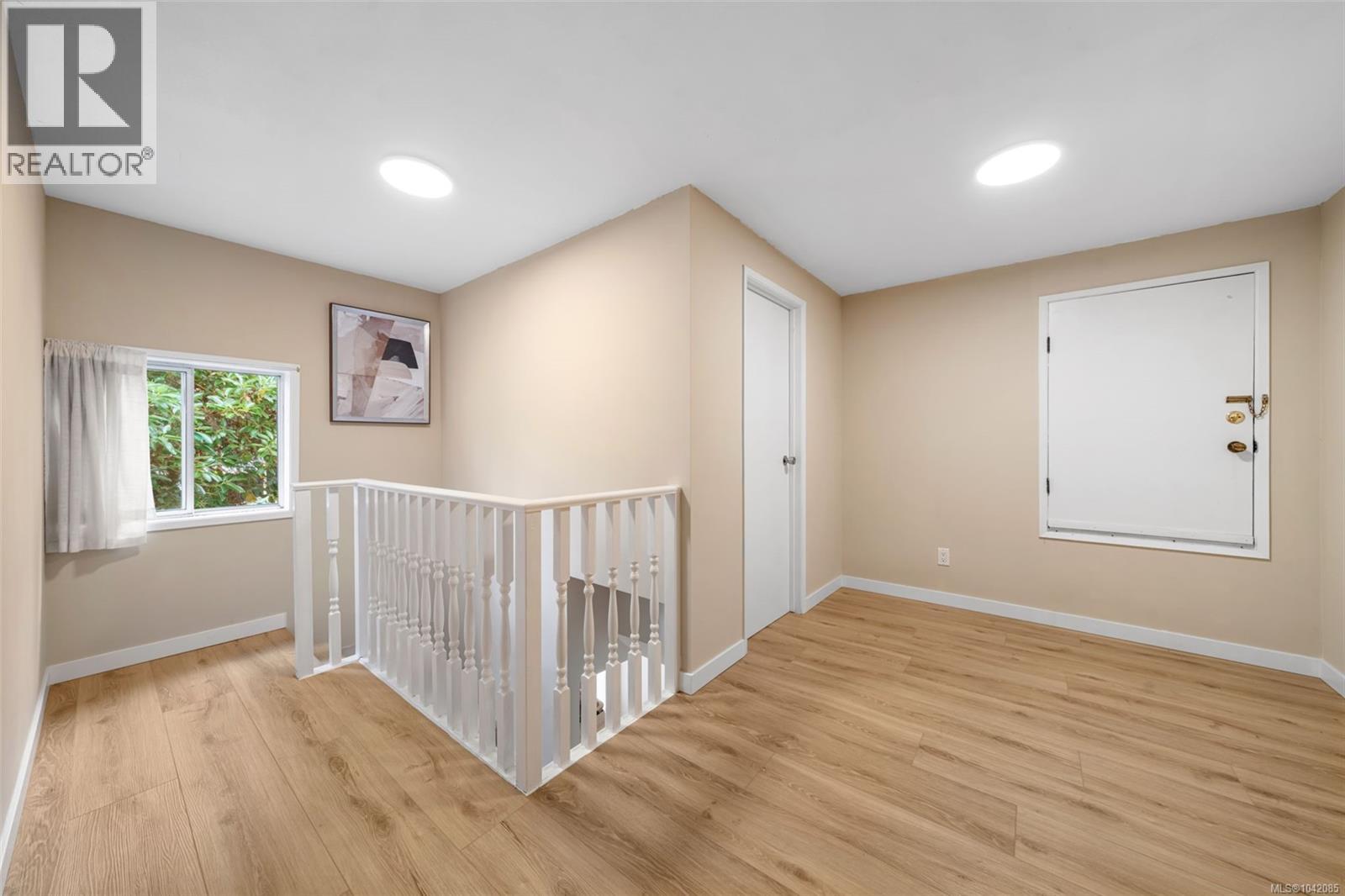936 Arbutus Ave - 17