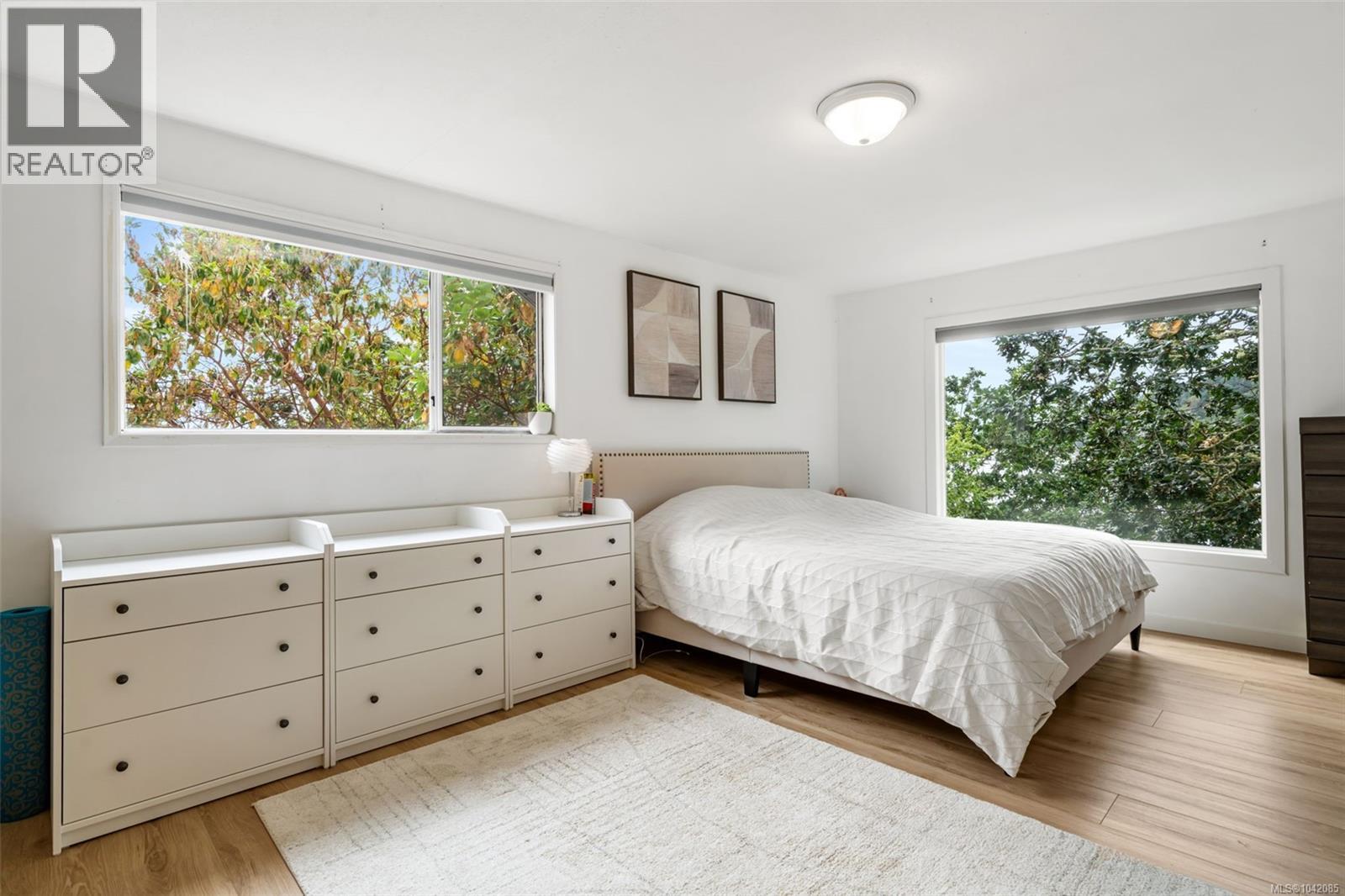 936 Arbutus Ave - 18