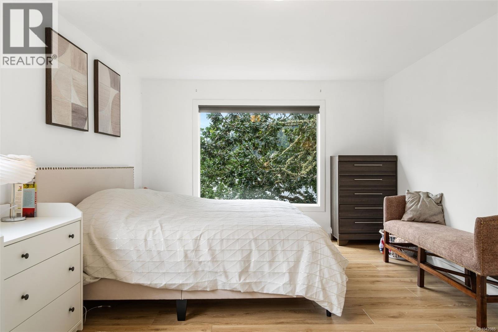 936 Arbutus Ave - 19