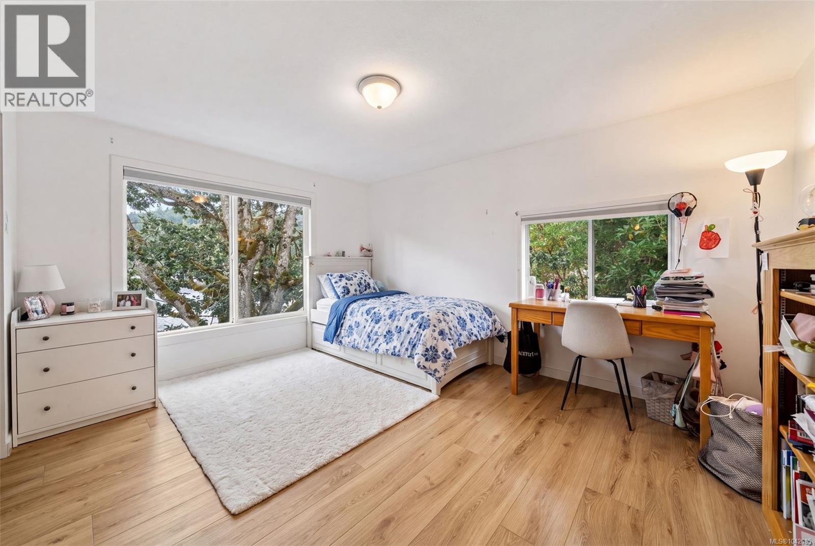 936 Arbutus Ave - 21