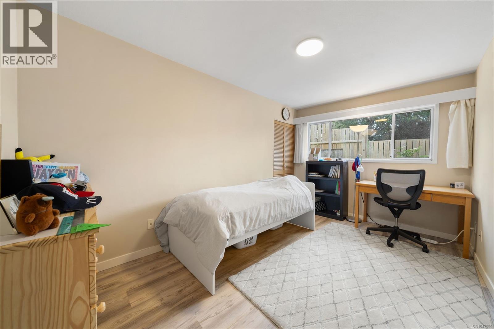 936 Arbutus Ave - 22