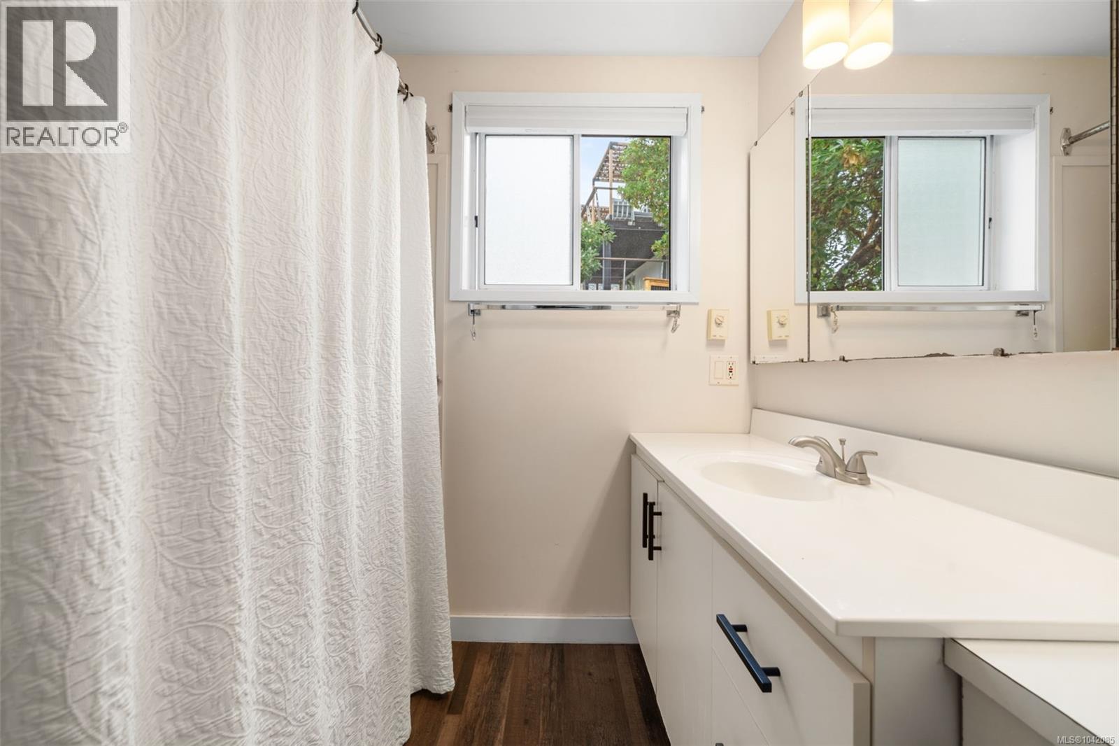 936 Arbutus Ave - 24