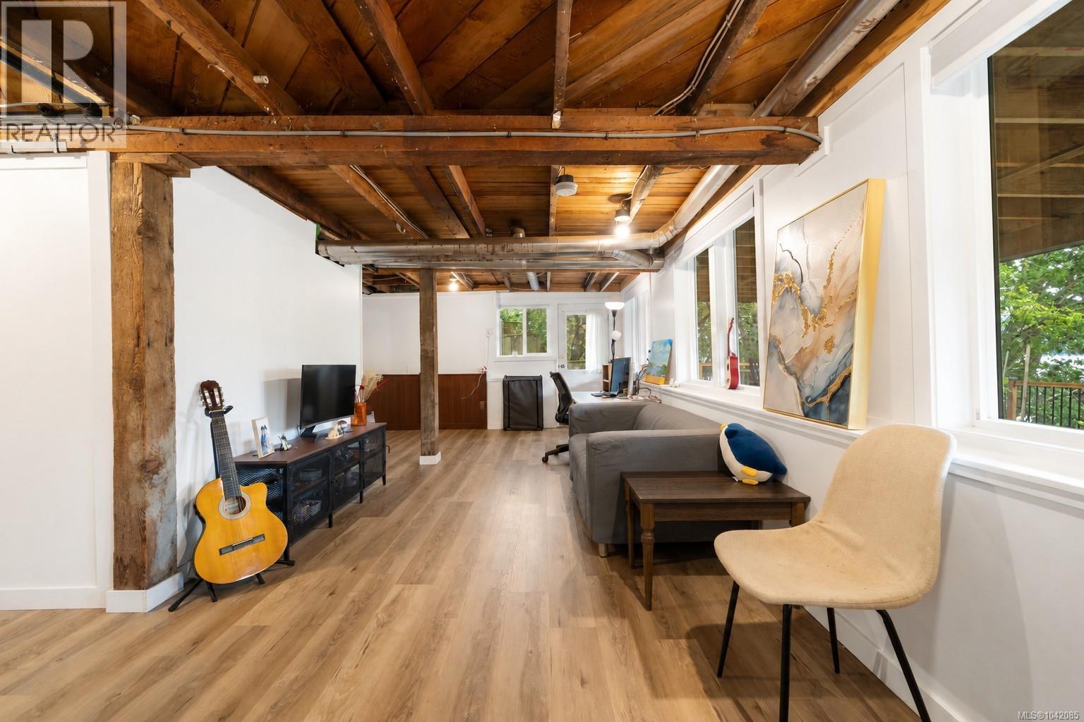 936 Arbutus Ave - 27