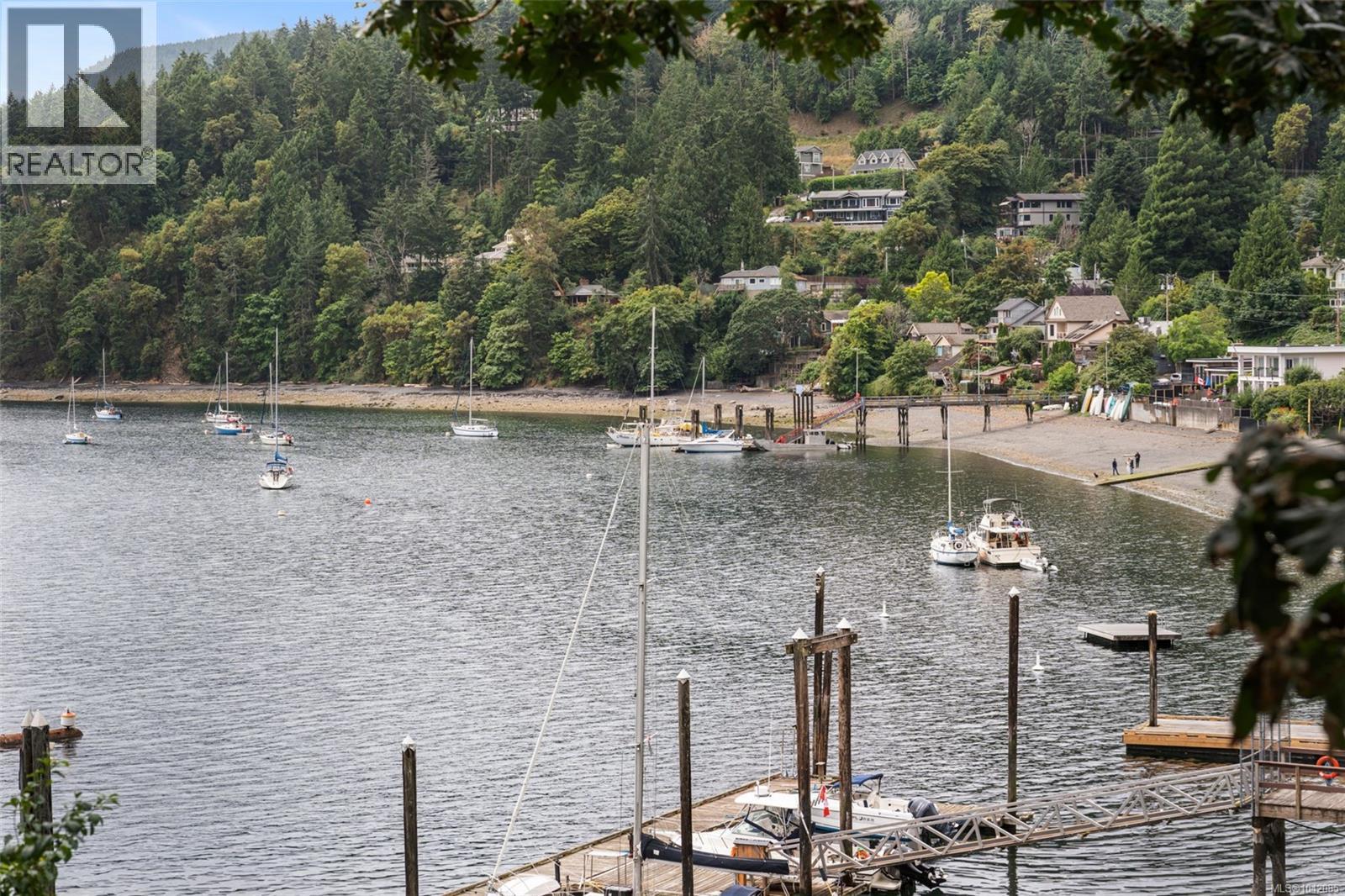 936 Arbutus Ave - 29