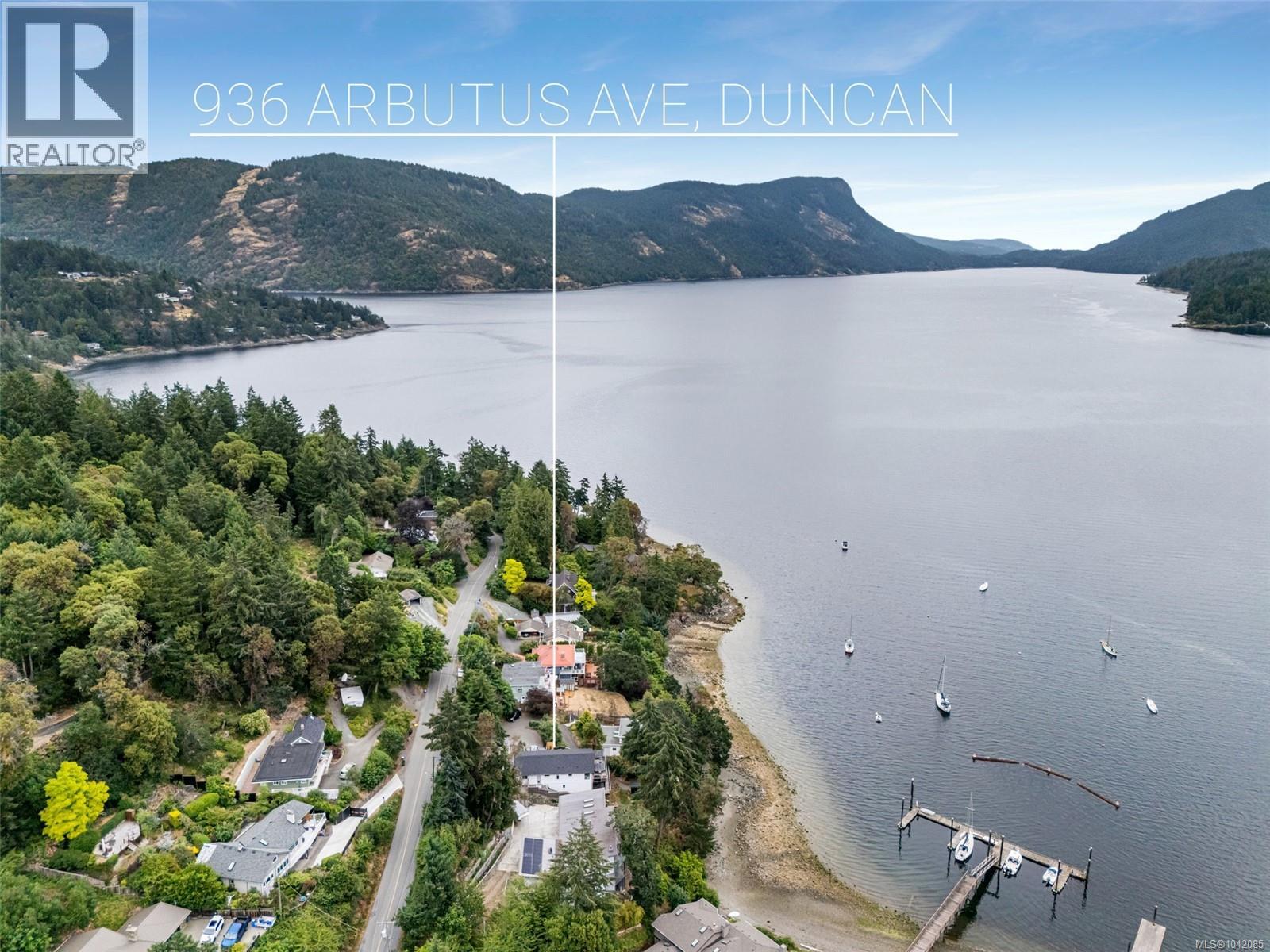 936 Arbutus Ave - 3