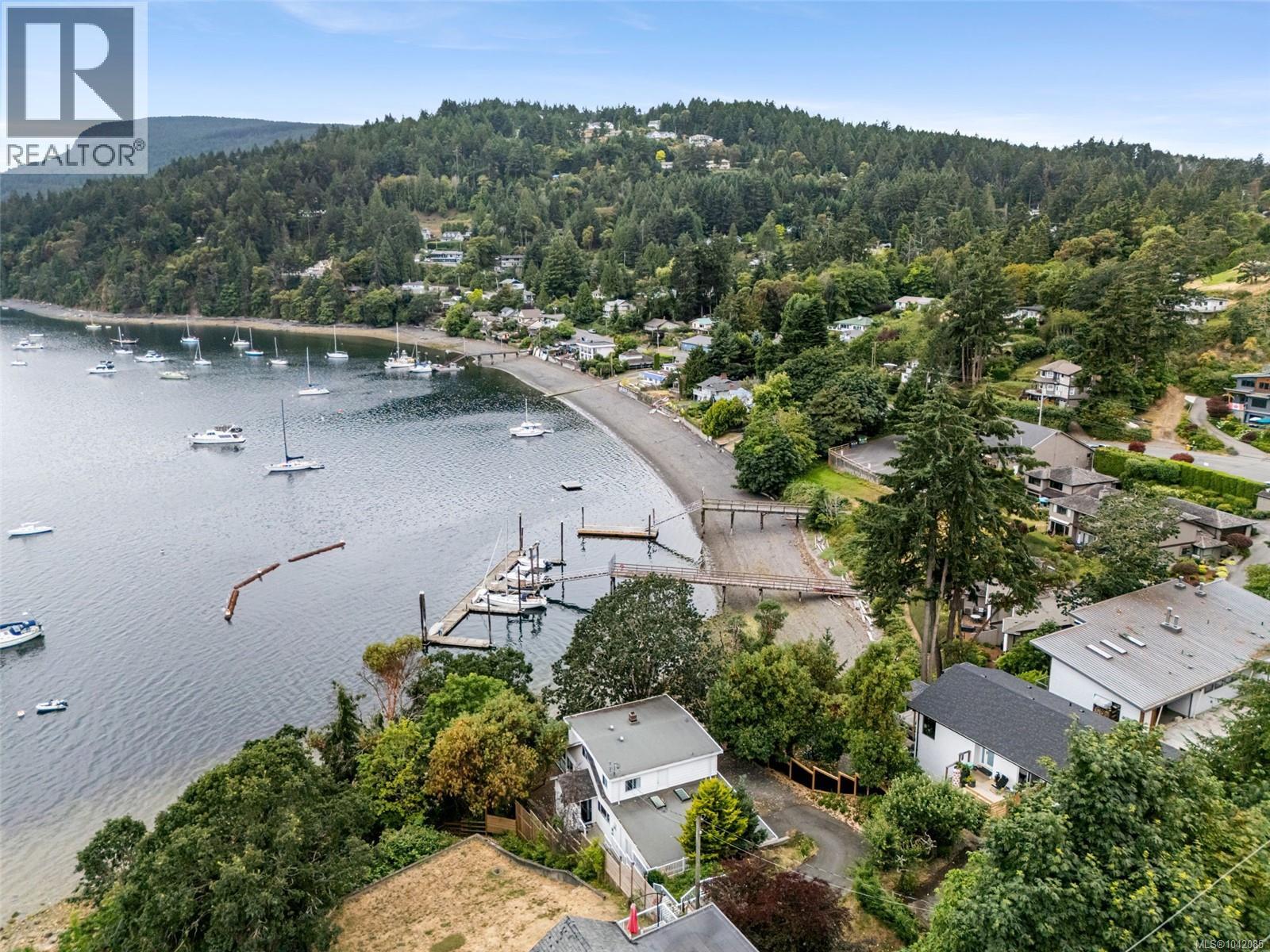 936 Arbutus Ave - 30