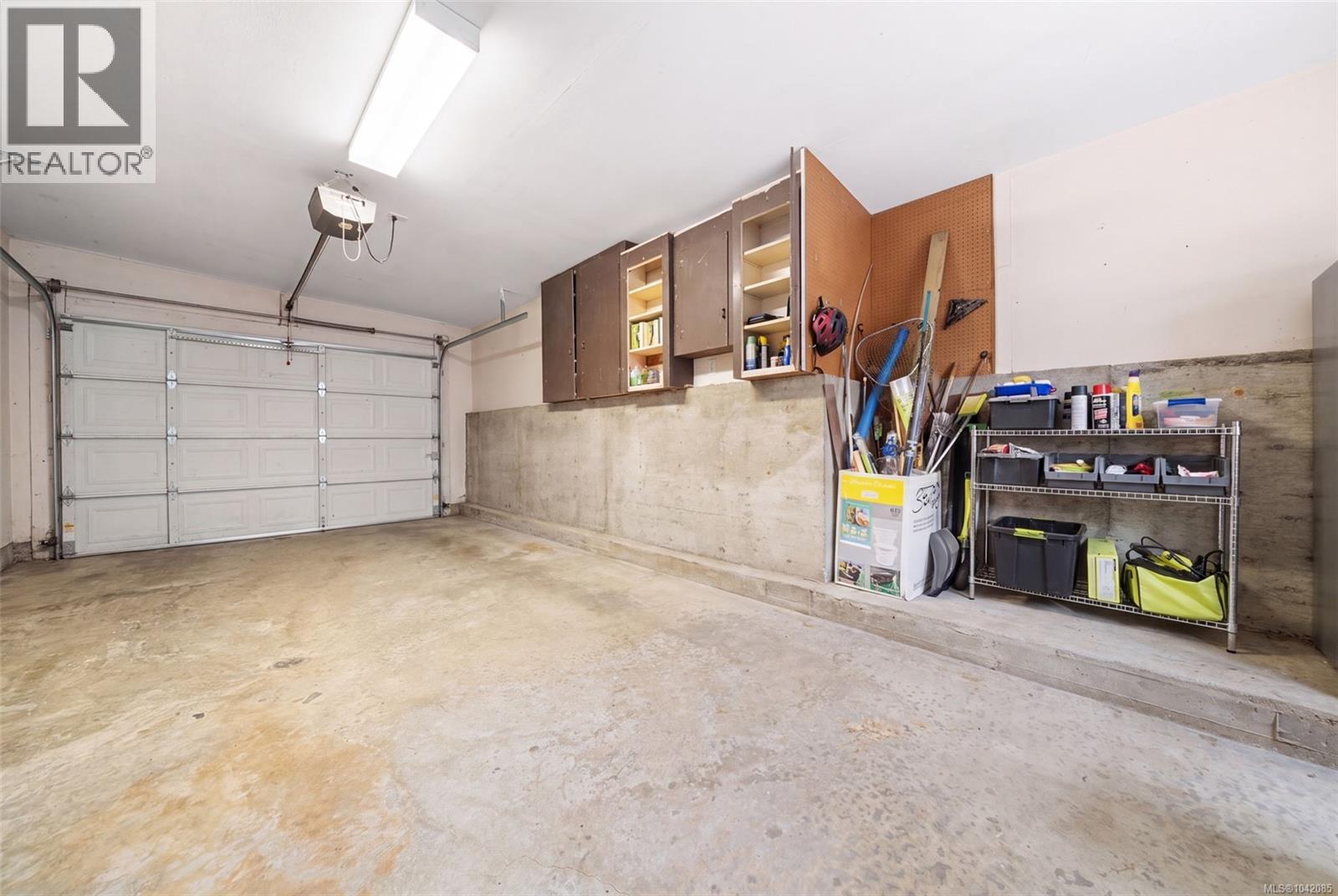 936 Arbutus Ave - 31