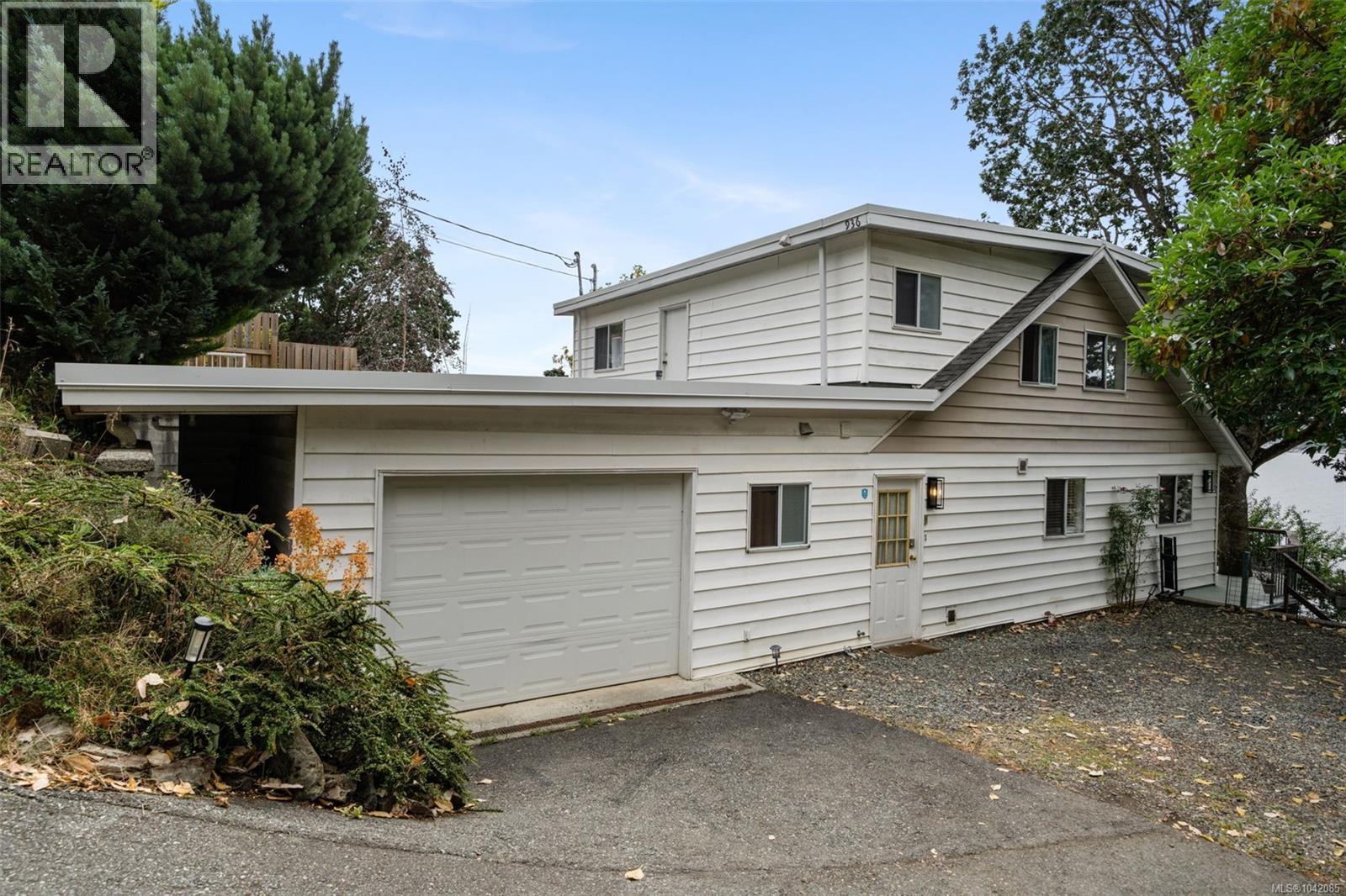 936 Arbutus Ave - 32