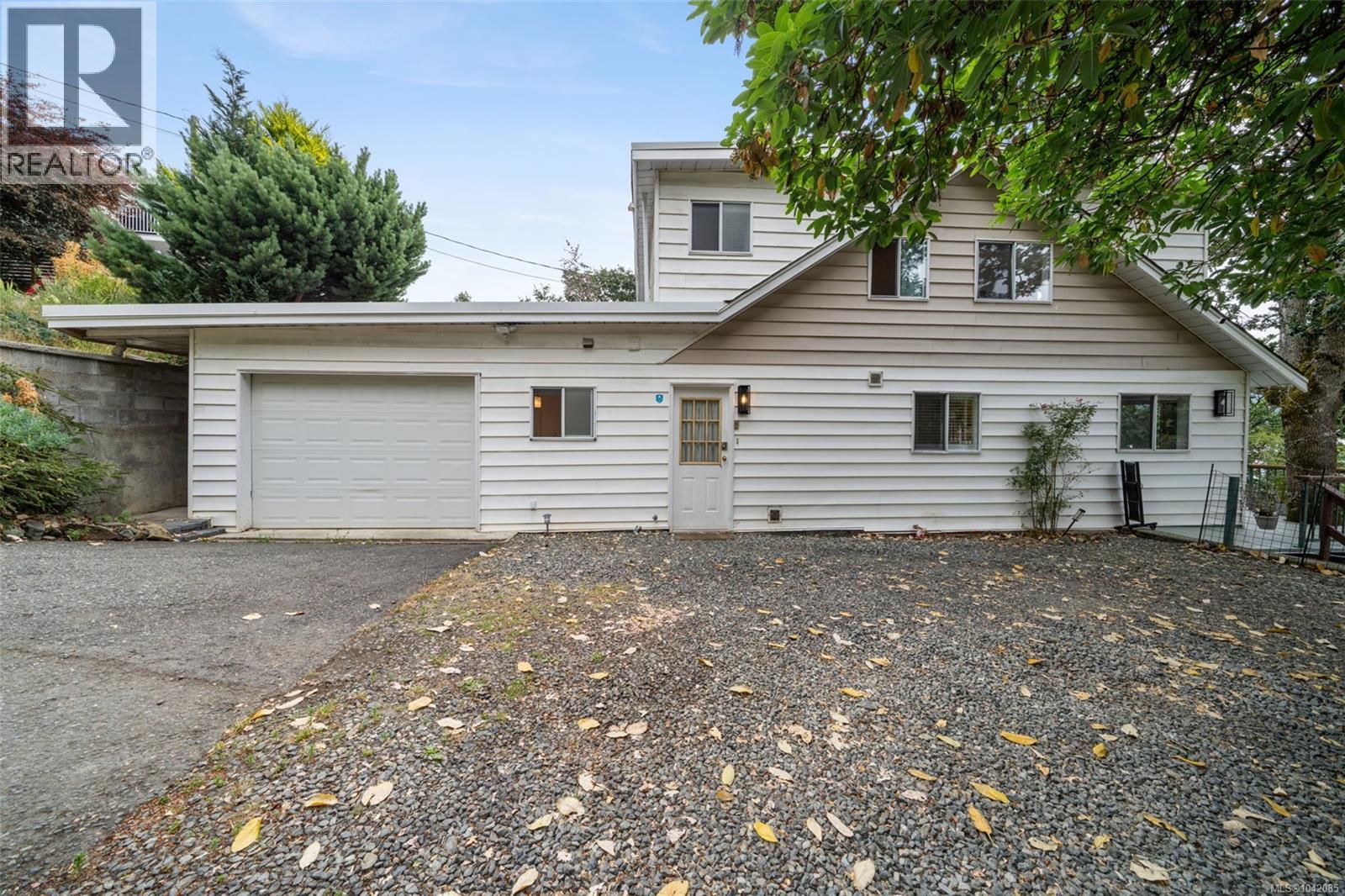936 Arbutus Ave - 34