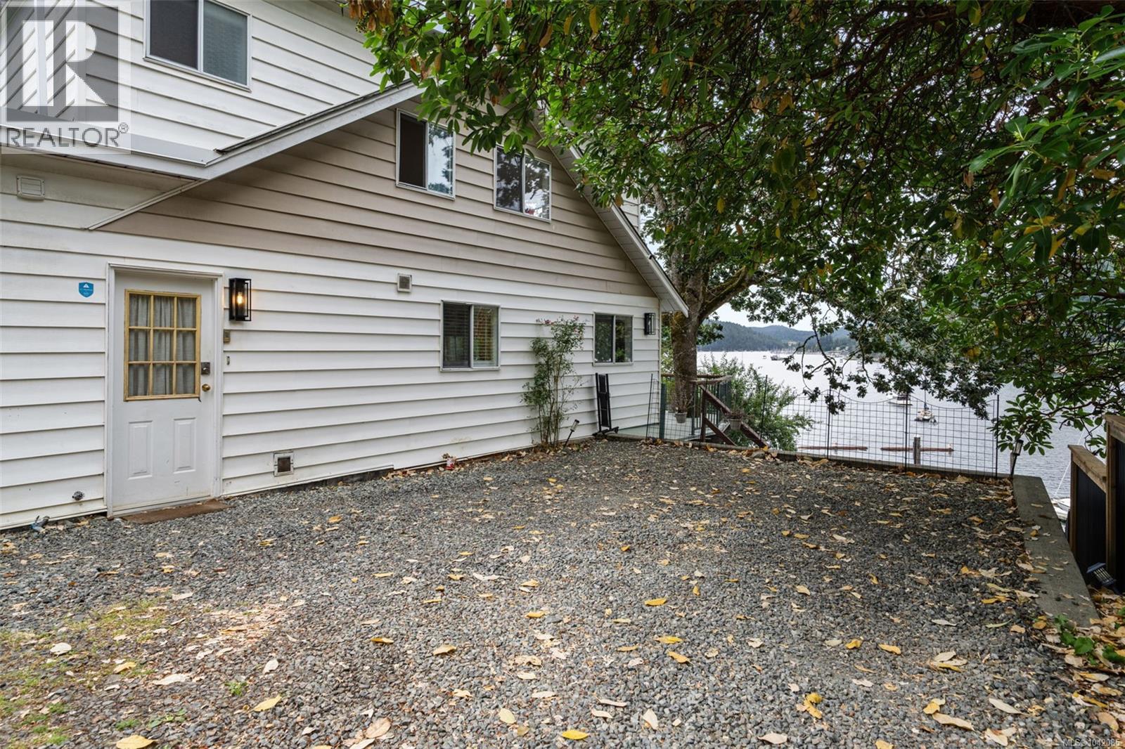 936 Arbutus Ave - 35