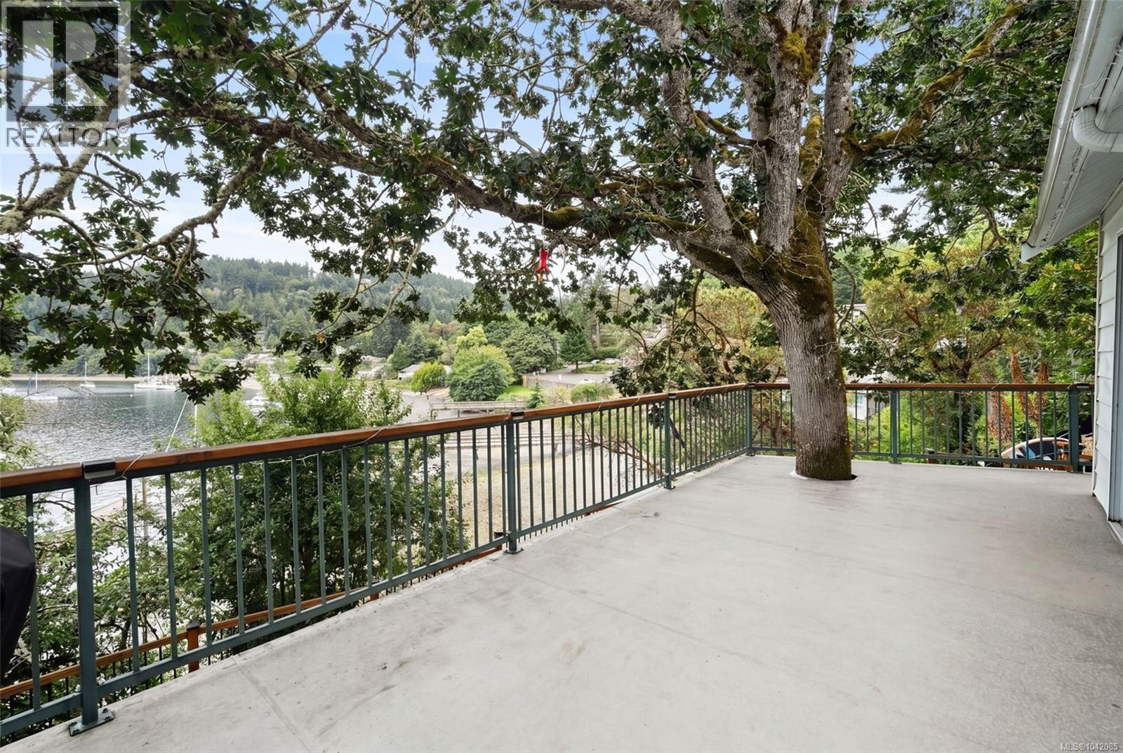 936 Arbutus Ave - 37