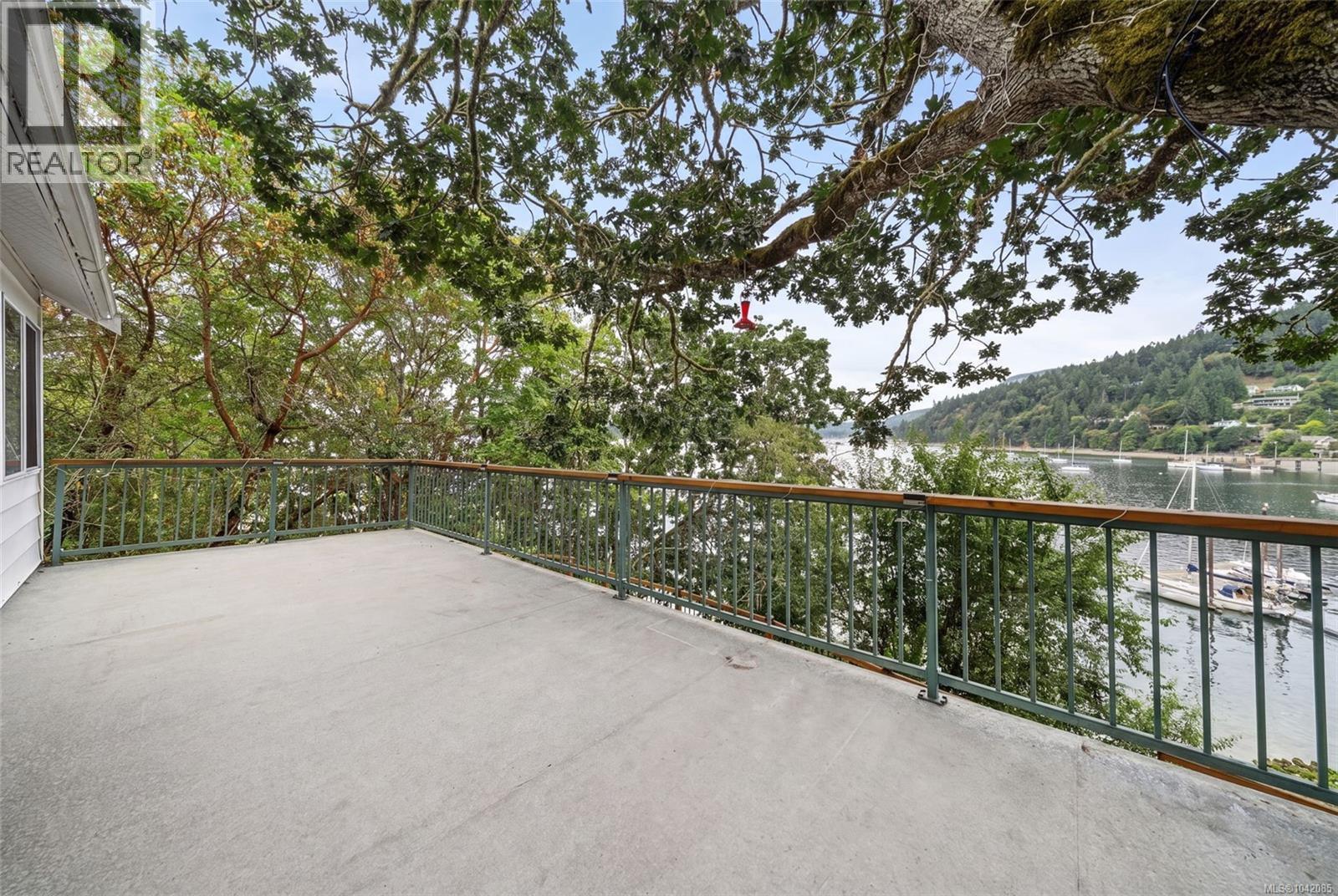 936 Arbutus Ave - 38