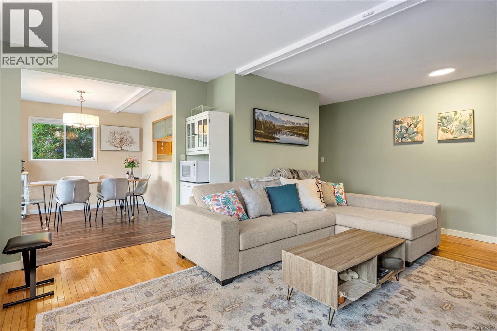 936 Arbutus Ave - 5