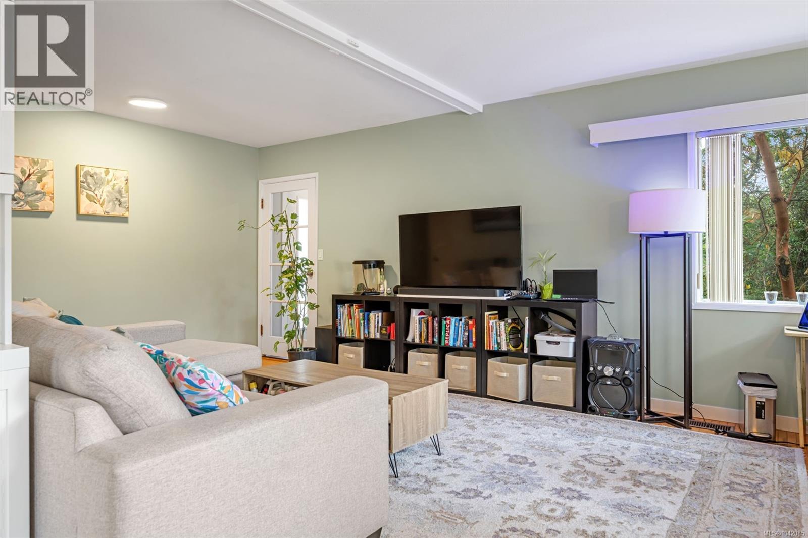 936 Arbutus Ave - 7