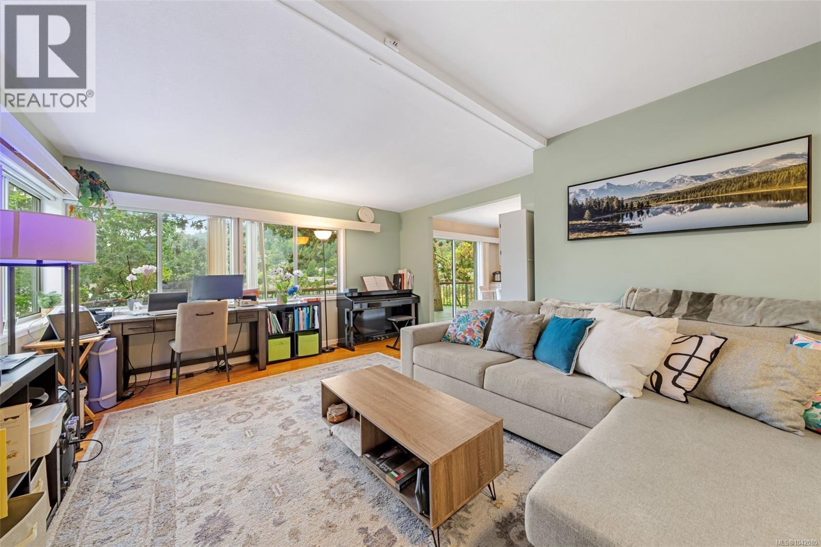 936 Arbutus Ave - 8