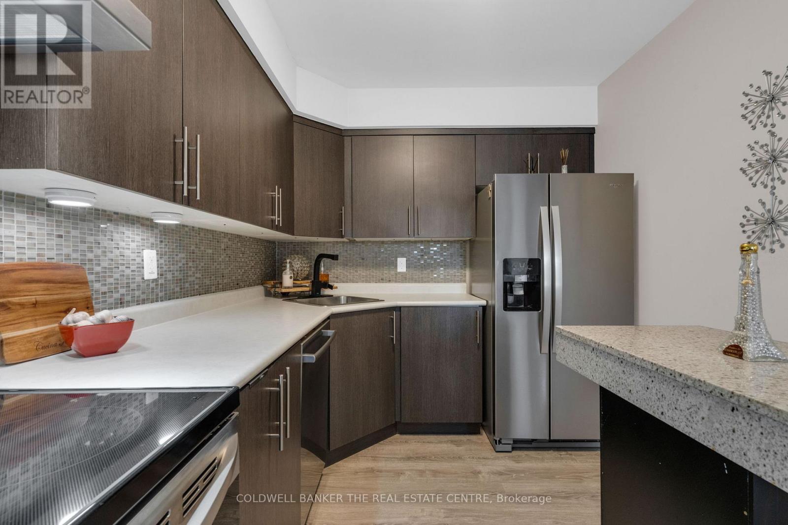 #7 49 FERNDALE DRIVE S - 9