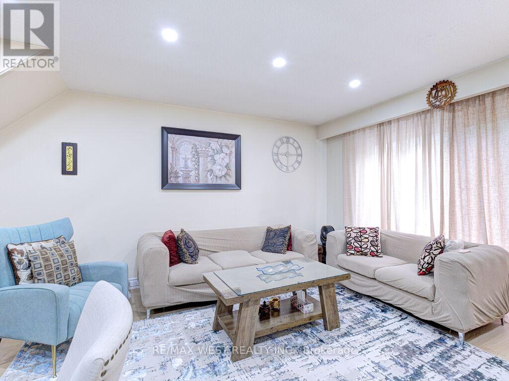 #22 83 IRWIN ROAD - 11