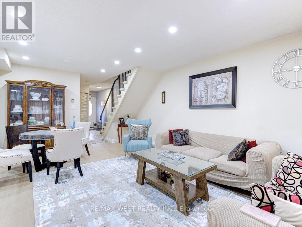#22 83 IRWIN ROAD - 12