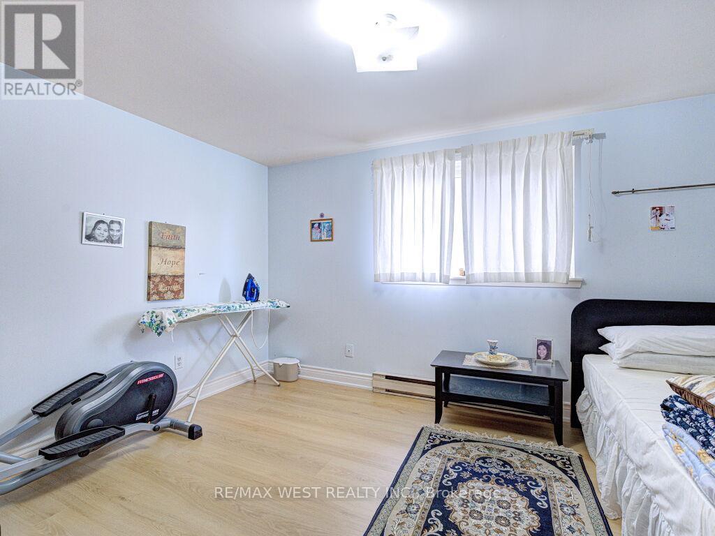 #22 83 IRWIN ROAD - 17