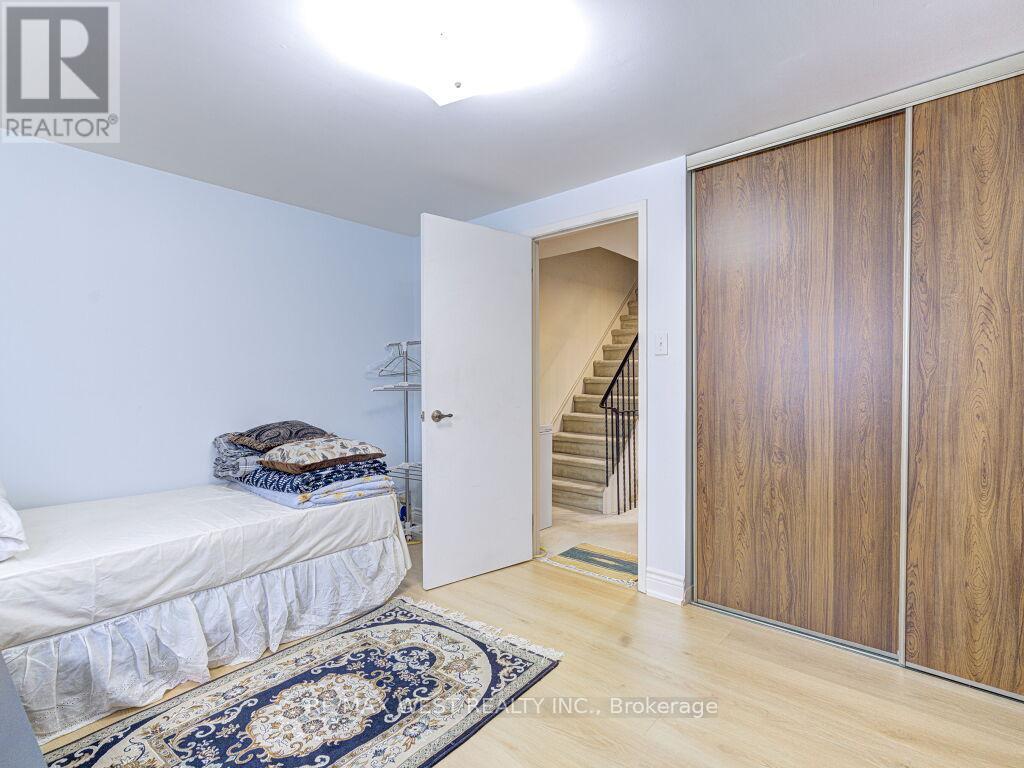 #22 83 IRWIN ROAD - 18