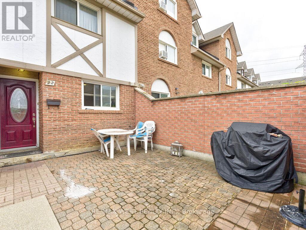 #22 83 IRWIN ROAD - 27