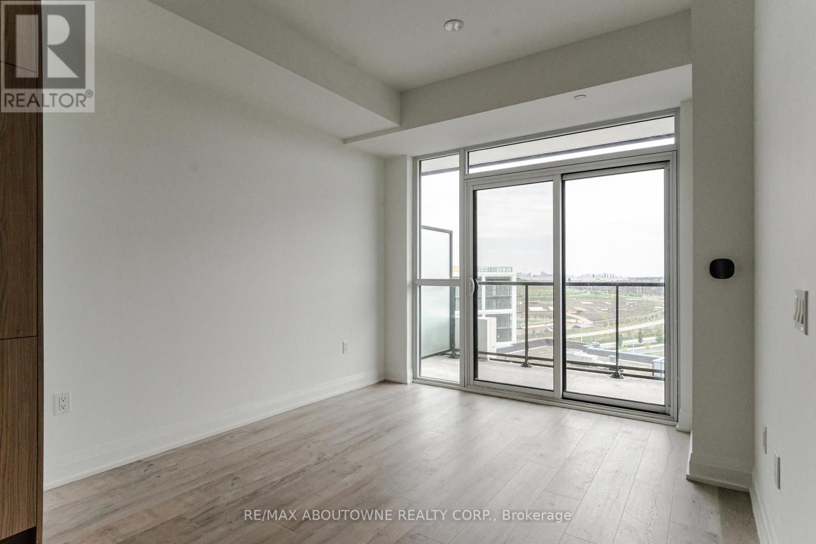 #814 50 GEORGE BUTCHART DRIVE - 13