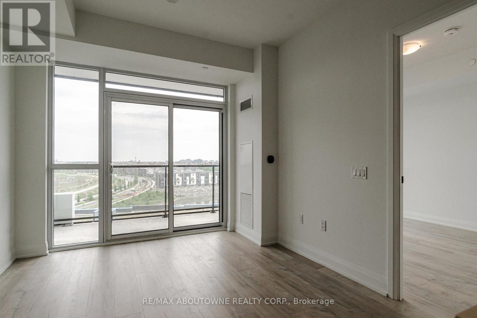 #814 50 GEORGE BUTCHART DRIVE - 14