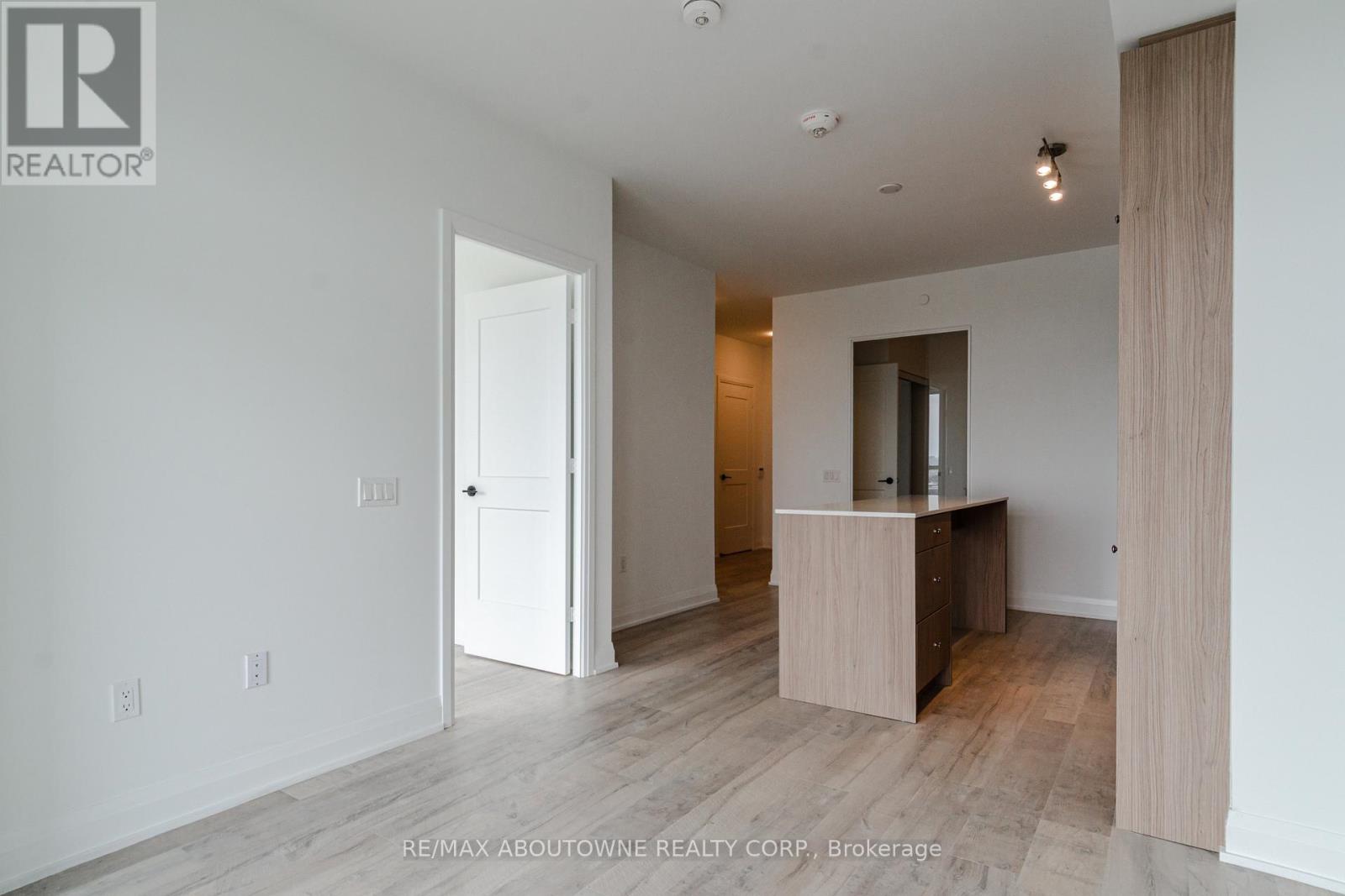 #814 50 GEORGE BUTCHART DRIVE - 15