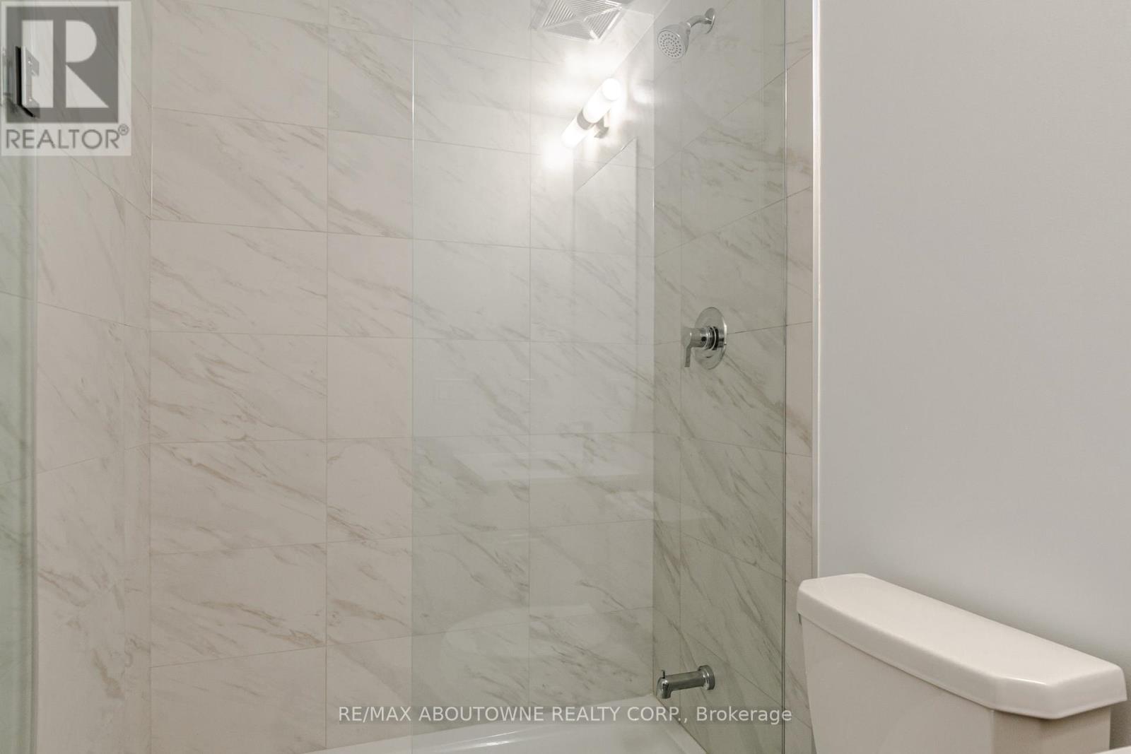 #814 50 GEORGE BUTCHART DRIVE - 20
