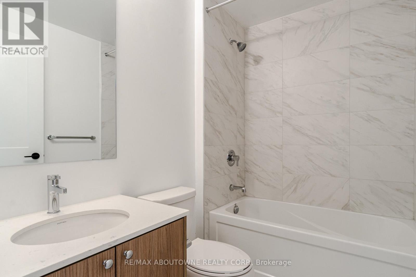 #814 50 GEORGE BUTCHART DRIVE - 25