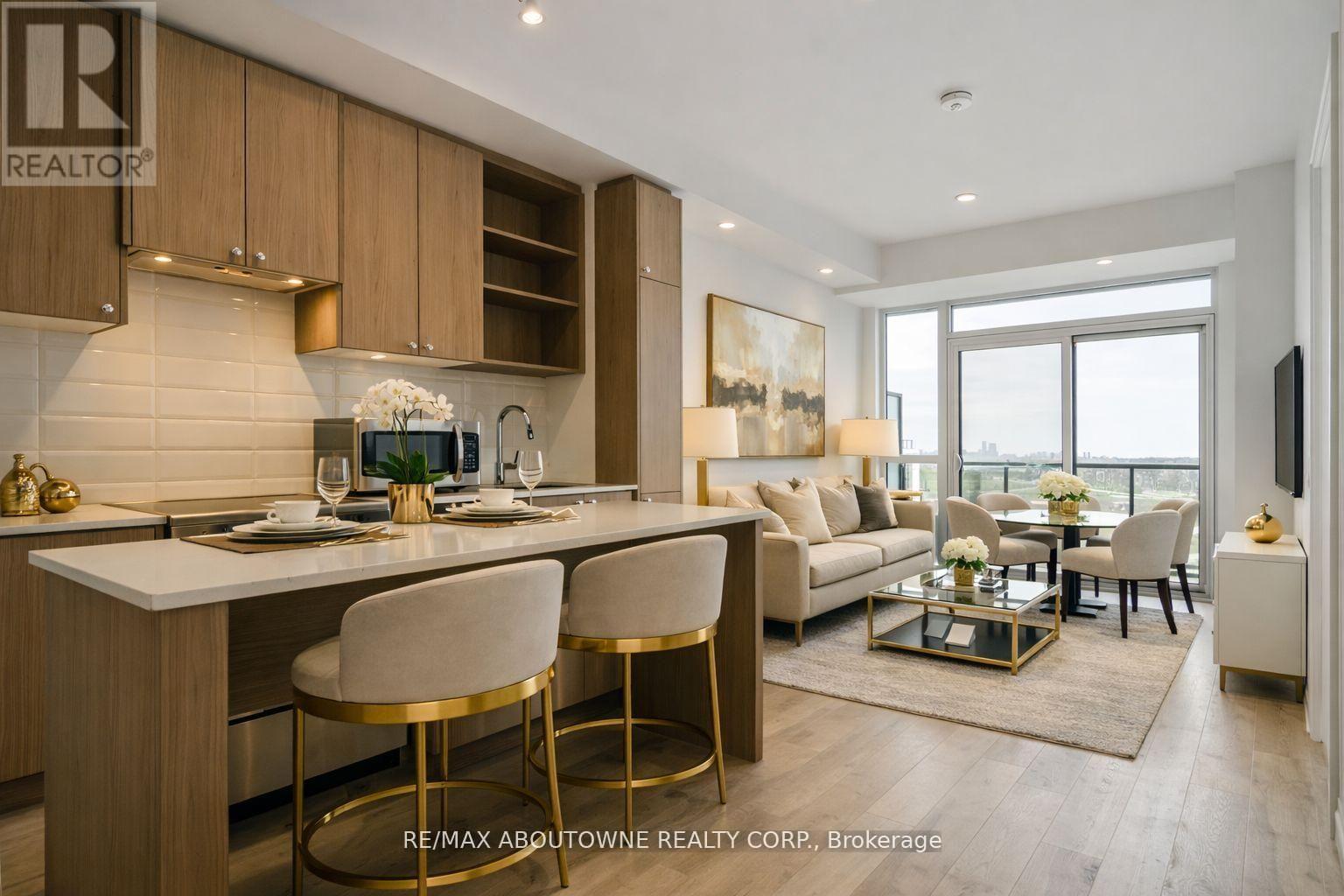 #814 50 GEORGE BUTCHART DRIVE - 8