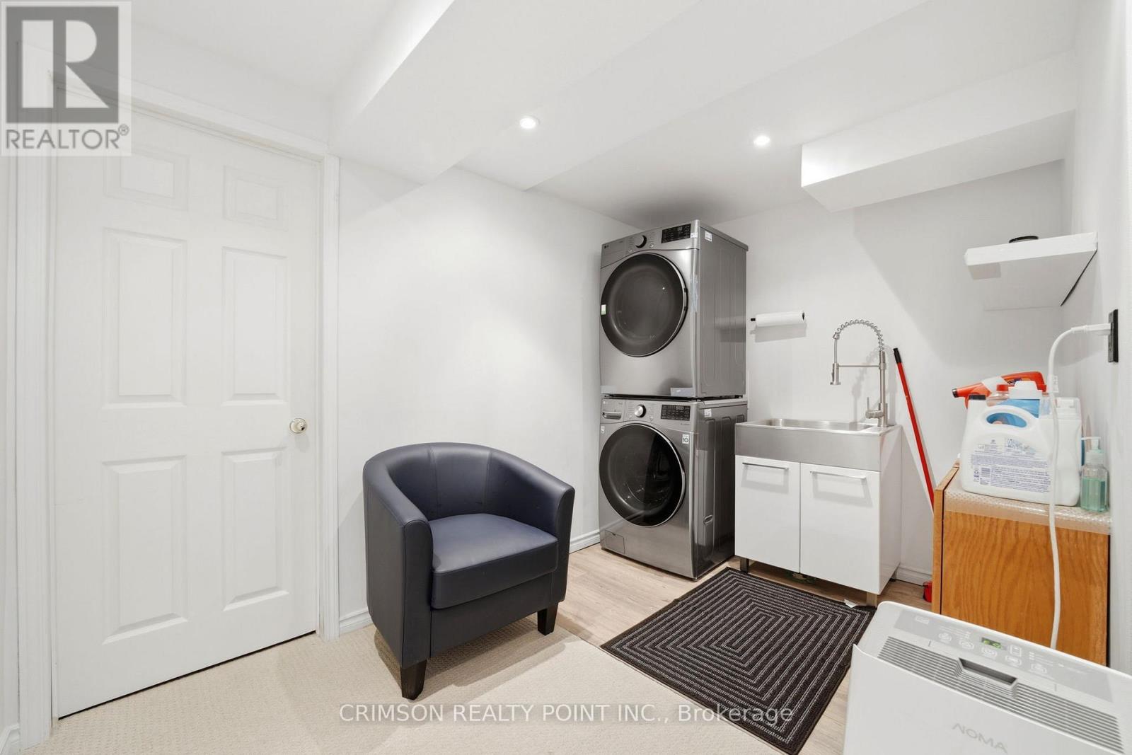 42 DAWSON CRESCENT - 29