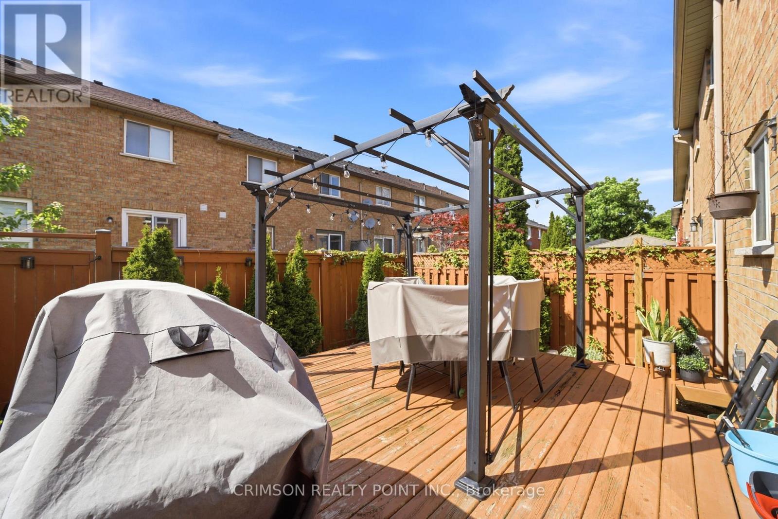 42 DAWSON CRESCENT - 30