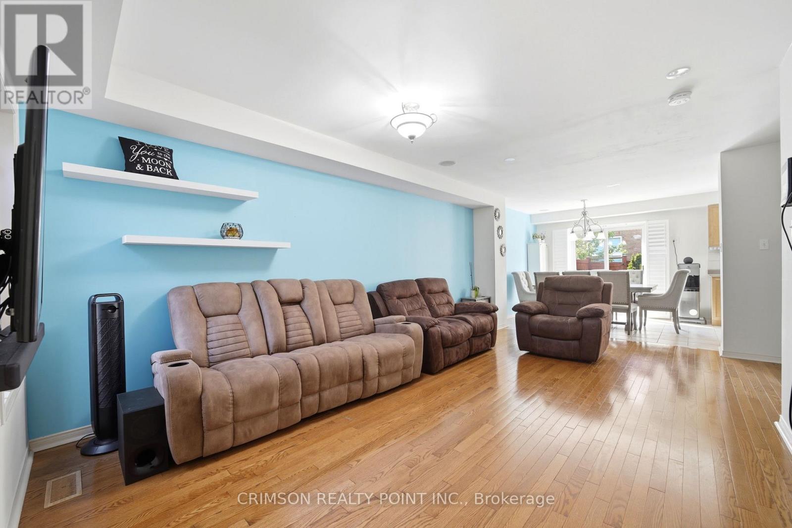 42 DAWSON CRESCENT - 4