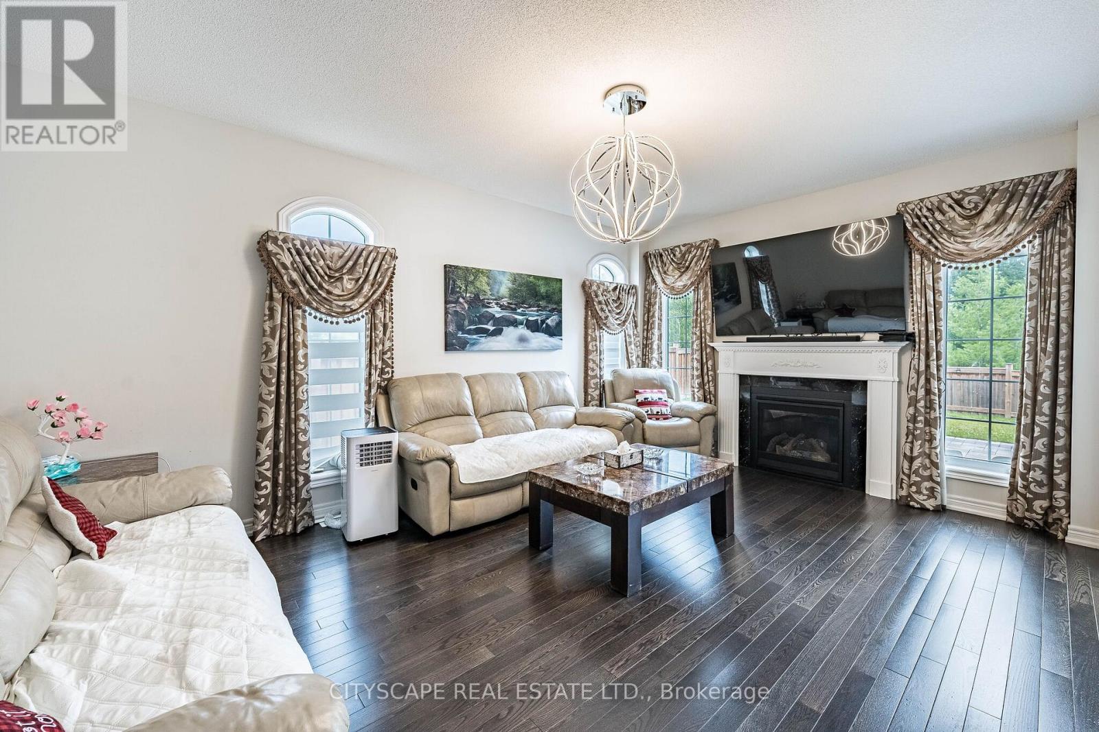 54 EZRA CRESCENT - 14
