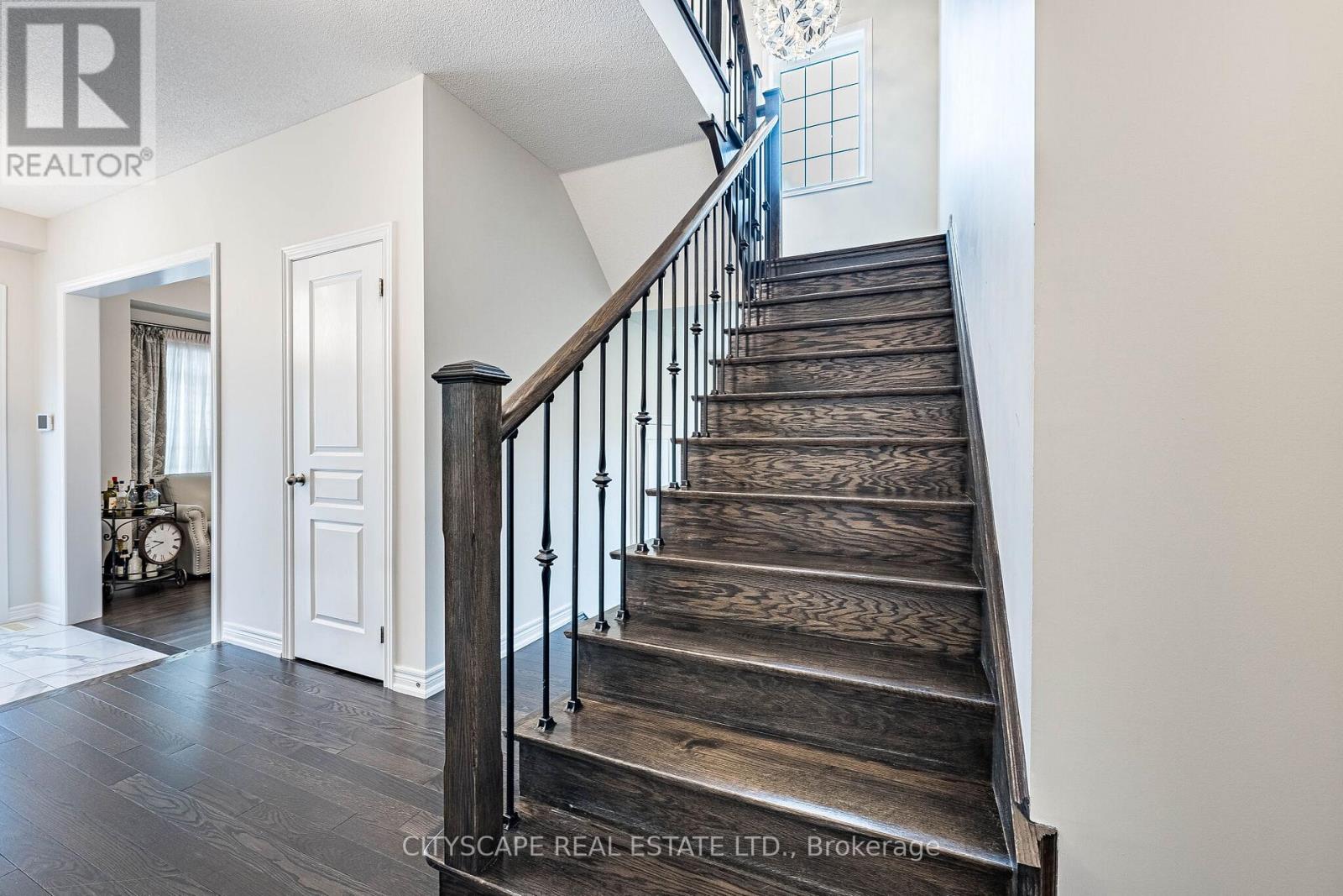 54 EZRA CRESCENT - 18